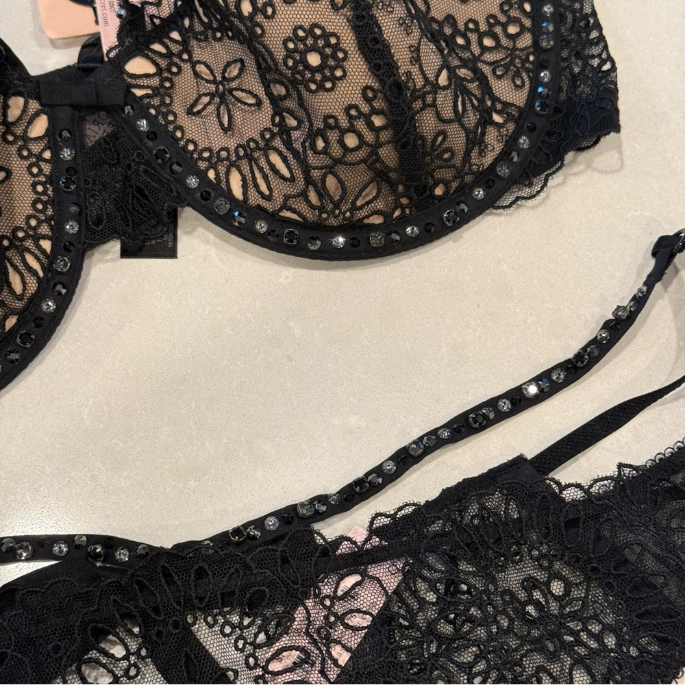 Victoria's Secret Designer Swarovski Crystal Black Lace Bra & Panty Set - Picture 14 of 15